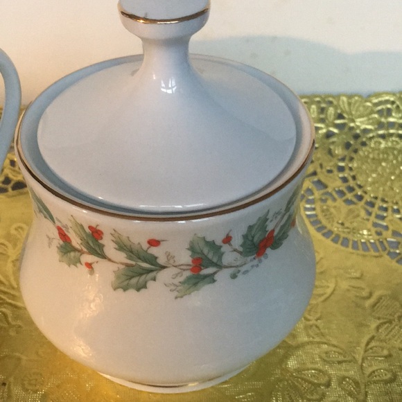 Vintage 1980s China Pearl Fine China, Noel Pattern, Cream & Sugar - Picture 5 of 5